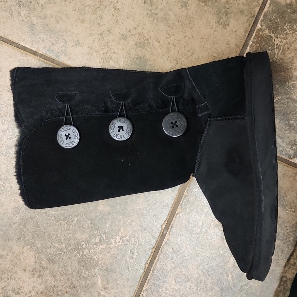 UGG classic tall Bailey button triplet size 7 - Picture 3 of 11